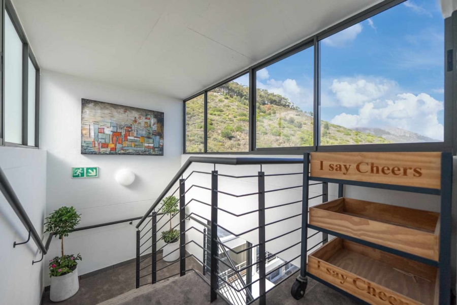3 Bedroom Property for Sale in Sea Point Western Cape